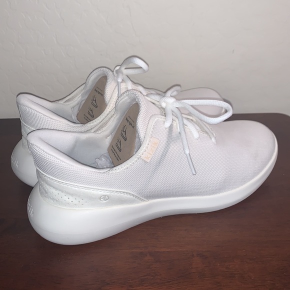 KIZIK MADRID HANDS FREE BRAND NEW IN BOX SIZE 9 GORGEOUS ATHLETIC SHOES - Picture 3 of 9